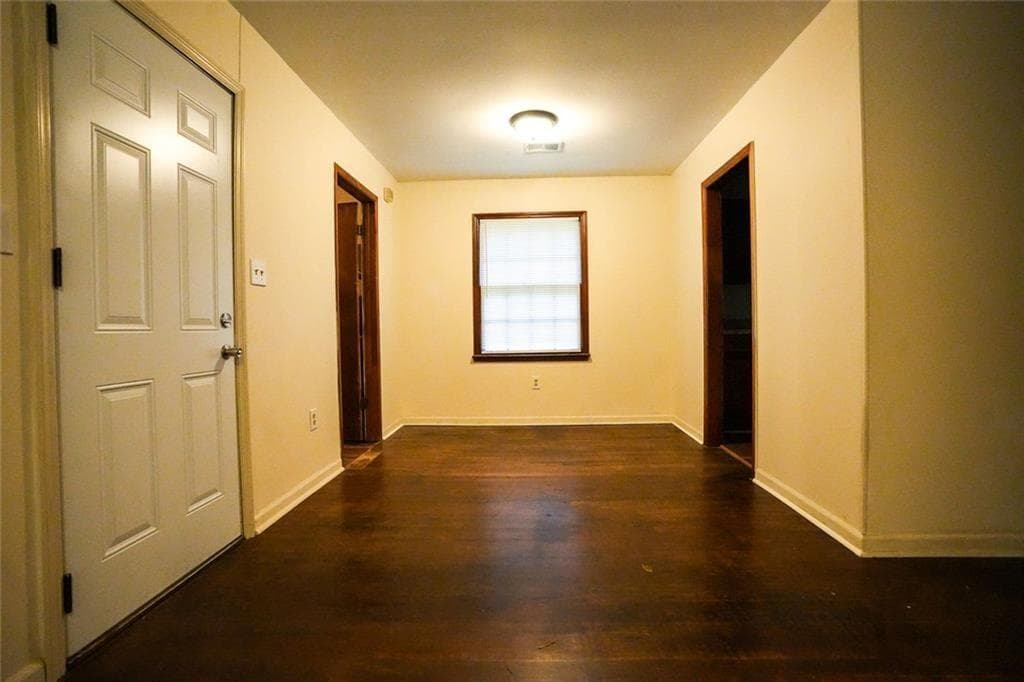 3 bedroom, 1 bathroom, 962 sq ft single family residence for sale at 7598 Connell Drive, Jonesboro, GA 30236 — photo 6