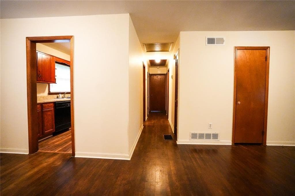 3 bedroom, 1 bathroom, 962 sq ft single family residence for sale at 7598 Connell Drive, Jonesboro, GA 30236 — photo 9