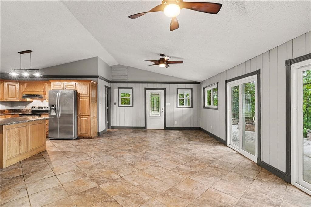 3 bedroom, 3 bathroom, 2,683 sq ft single family residence for sale at 2188 Highway 36, Jackson, GA 30233 — photo 2