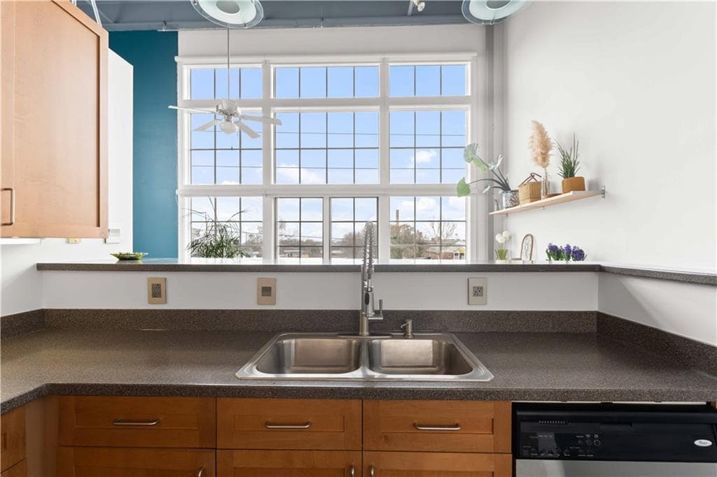 1 bedroom, 1 bathroom, 1,105 sq ft condominium for sale at 572 Edgewood Avenue 314, Atlanta, GA 30312 — photo 4