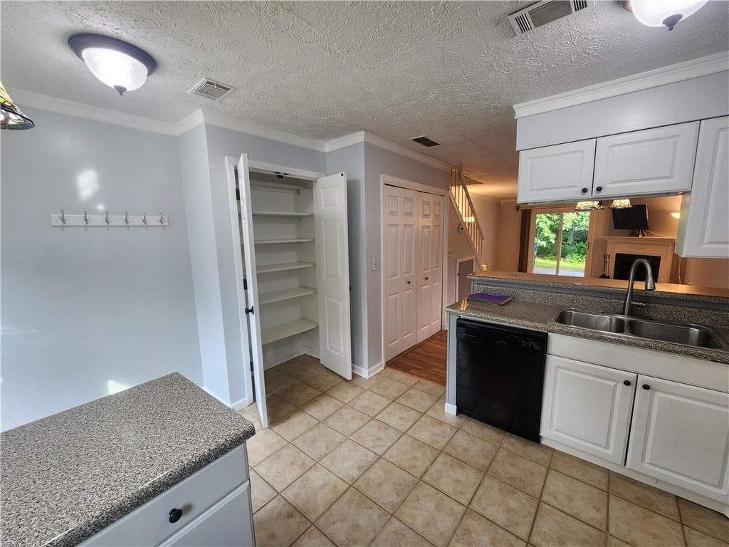 2 bedroom, 2 bathroom, 1,092 sq ft townhouse for sale at 6681 Langtry Lane, Norcross, GA 30093 — photo 3