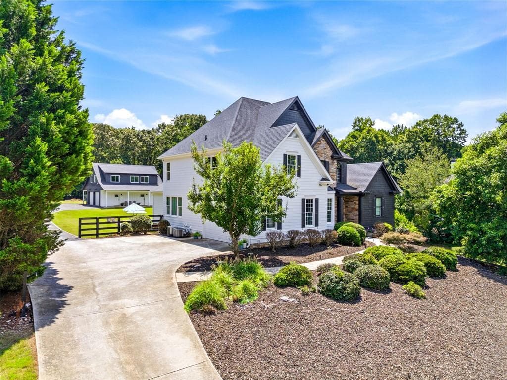 8 bedroom, 6 bathroom, 6,240 sq ft single family residence for sale at 124 Savanna Estates Drive, Canton, GA 30115 — photo 9
