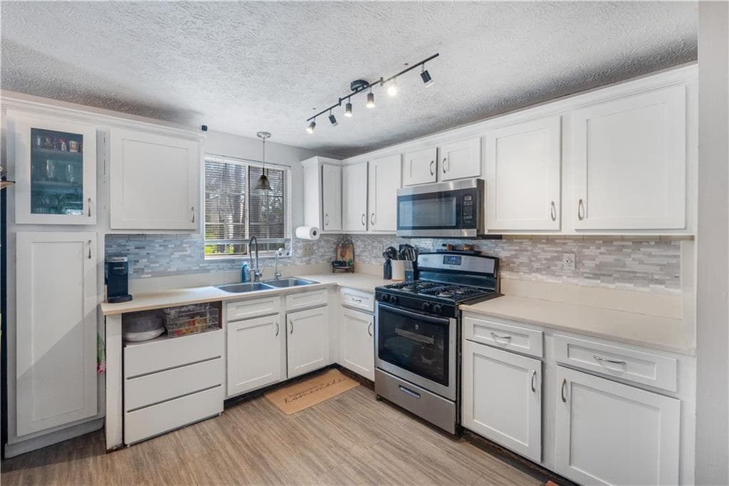 4 bedroom, 4 bathroom, 2,080 sq ft single family residence for sale at 3274 Adelade Court, Lithonia, GA 30038 — photo 4