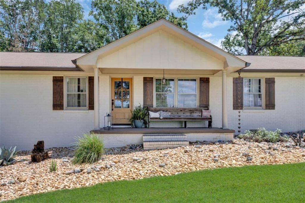 3 bedroom, 2 bathroom, 1,512 sq ft single family residence for sale at 1675 Alcovy Trestle Road, Social Circle, GA 30025