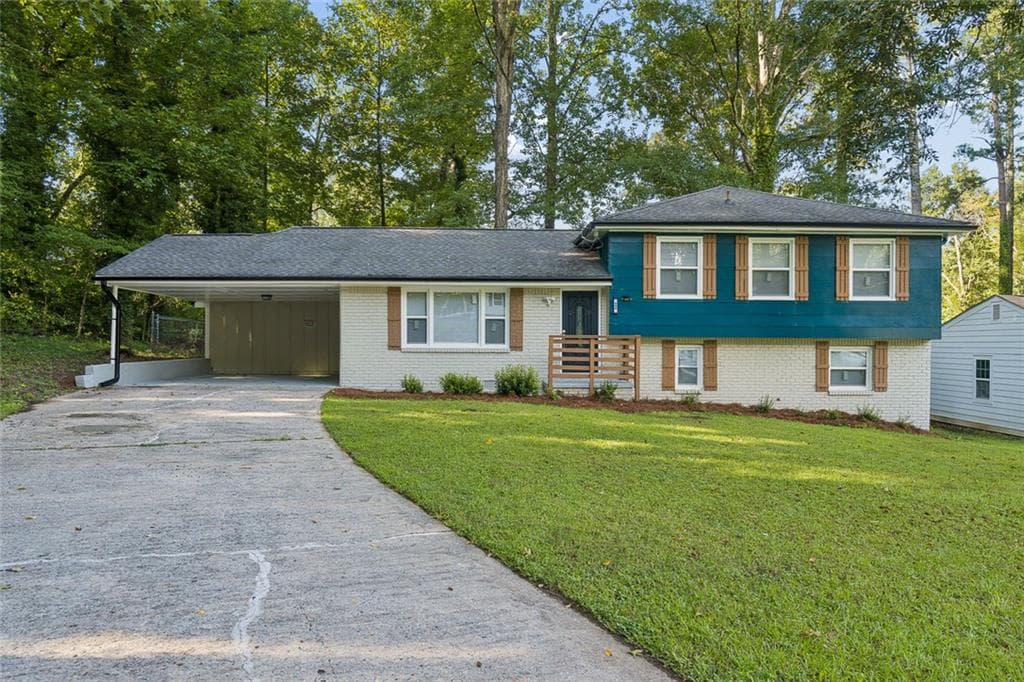 4 bedroom, 3 bathroom, 1,768 sq ft single family residence for sale at 499 Queen Aliese Lane, Jonesboro, GA 30236