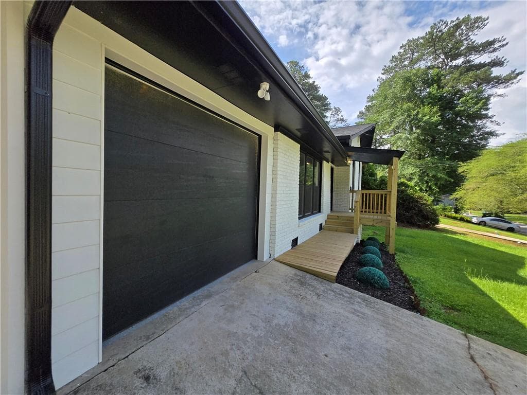 4 bedroom, 3 bathroom, 2,008 sq ft single family residence for sale at 2400 Glenrock Drive, Decatur, GA 30032 — photo 3