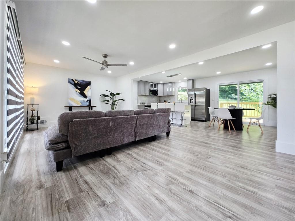 4 bedroom, 3 bathroom, 2,008 sq ft single family residence for sale at 2400 Glenrock Drive, Decatur, GA 30032 — photo 4
