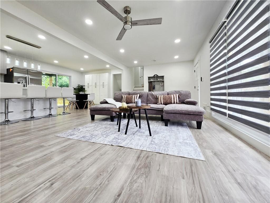 4 bedroom, 3 bathroom, 2,008 sq ft single family residence for sale at 2400 Glenrock Drive, Decatur, GA 30032 — photo 6