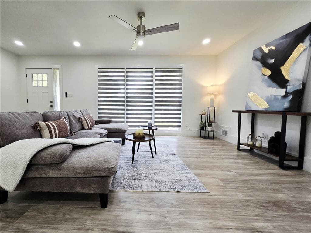 4 bedroom, 3 bathroom, 2,008 sq ft single family residence for sale at 2400 Glenrock Drive, Decatur, GA 30032 — photo 8