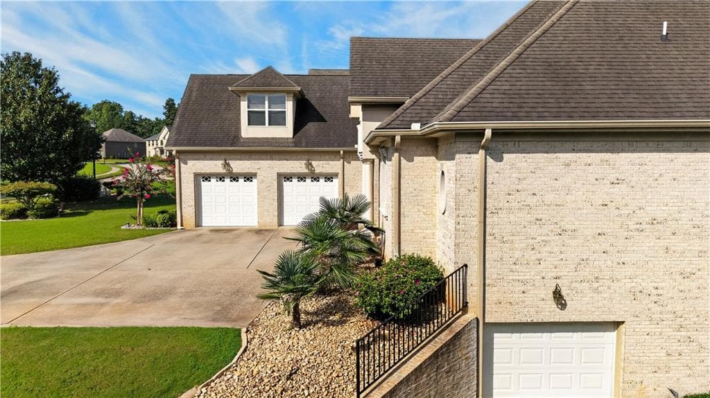 6 bedroom, 6 bathroom, 3,494 sq ft single family residence for sale at 2308 Braunsroth Lane, Hampton, GA 30228 — photo 8