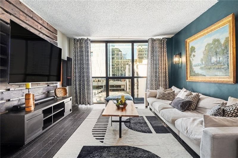 1 bedroom, 1 bathroom, 625 sq ft condominium for sale at 1280 W Peachtree Street 1513, Atlanta, GA 30309 — photo 1 of 18