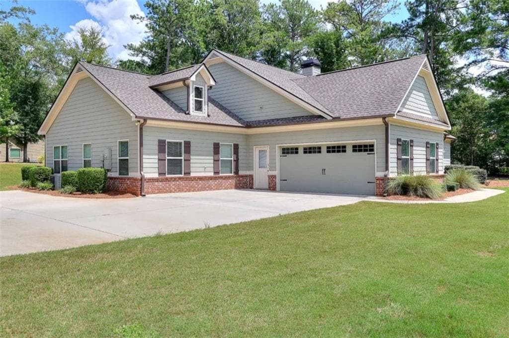 4 bedroom, 3 bathroom, 2,291 sq ft single family residence for sale at 1414 Maple Cove Lane, Loganville, GA 30052 — photo 3
