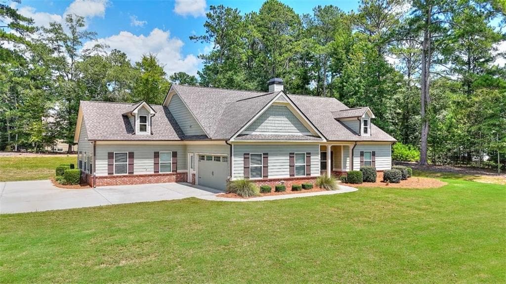 4 bedroom, 3 bathroom, 2,291 sq ft home for sale at 1414 Maple Cove Lane, Loganville, GA