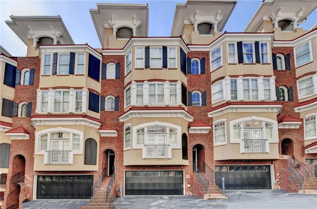 3 bedroom, 4 bathroom, 1,860 sq ft townhouse for rent at 813 Clifton Heights Lane, Atlanta, GA 30329 for $3,750 a month — photo 1 of 47