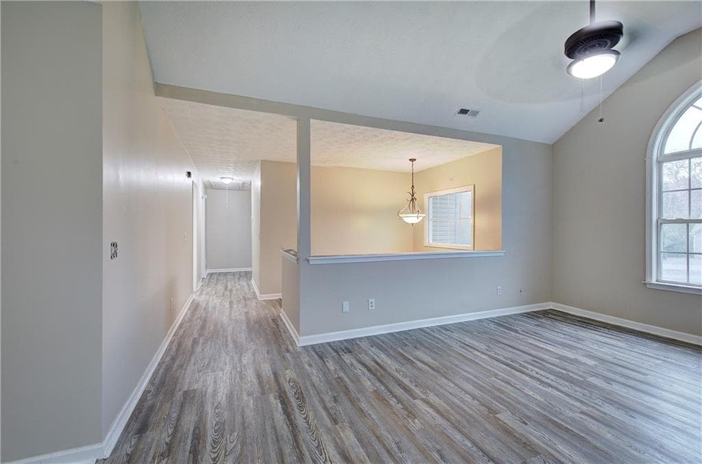 4 bedroom, 2 bathroom, 1,832 sq ft single family residence under contract at 258 Hunters Crossing, Calhoun, GA 30701 — photo 6