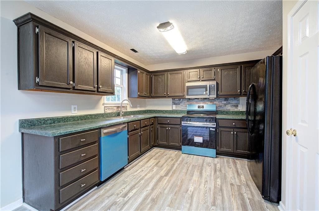 4 bedroom, 2 bathroom, 1,832 sq ft single family residence under contract at 258 Hunters Crossing, Calhoun, GA 30701 — photo 7
