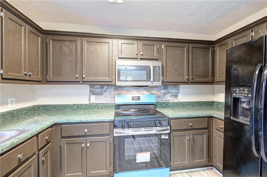 4 bedroom, 2 bathroom, 1,832 sq ft single family residence under contract at 258 Hunters Crossing, Calhoun, GA 30701 — photo 8