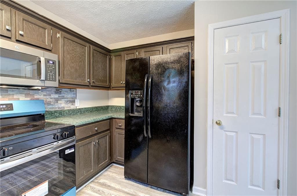 4 bedroom, 2 bathroom, 1,832 sq ft single family residence under contract at 258 Hunters Crossing, Calhoun, GA 30701 — photo 10