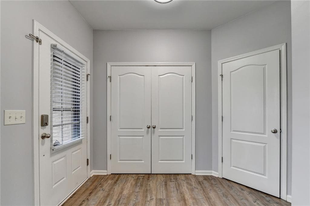 4 bedroom, 3 bathroom, 2,250 sq ft single family residence under contract at 515 Creekshire Circle, Canton, GA 30115 — photo 4