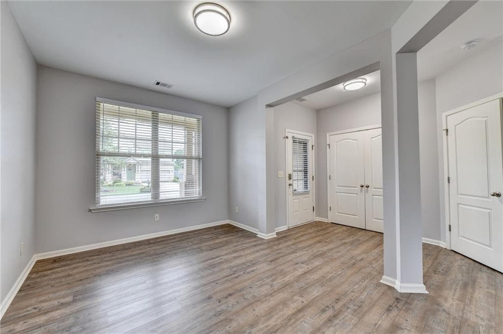 4 bedroom, 3 bathroom, 2,250 sq ft single family residence under contract at 515 Creekshire Circle, Canton, GA 30115 — photo 6