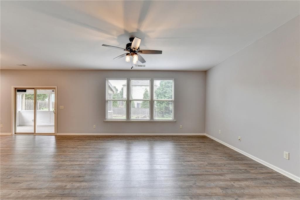 4 bedroom, 3 bathroom, 2,250 sq ft single family residence under contract at 515 Creekshire Circle, Canton, GA 30115 — photo 9