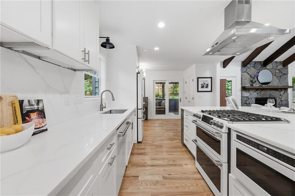4 bedroom, 3 bathroom, 2,650 sq ft single family residence under contract at 493 Willow Springs Drive, Marietta, GA 30068 — photo 5