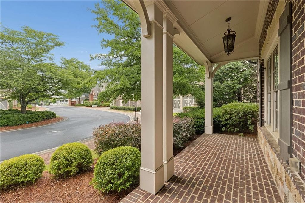 6 bedroom, 7 bathroom, 5,400 sq ft single family residence for rent at 10845 Carrissa Trail, Alpharetta, GA 30022 for $5,000 a month — photo 3