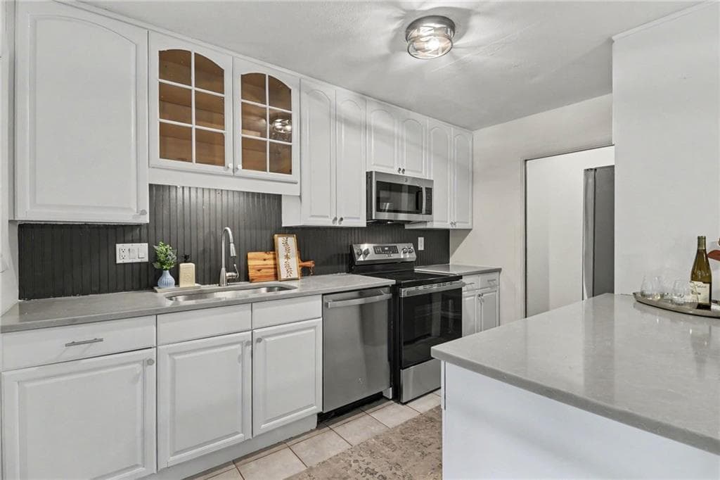 3 bedroom, 2 bathroom, 1,241 sq ft single family residence for sale at 2065 Plantation Lane, Atlanta, GA 30341 — photo 4