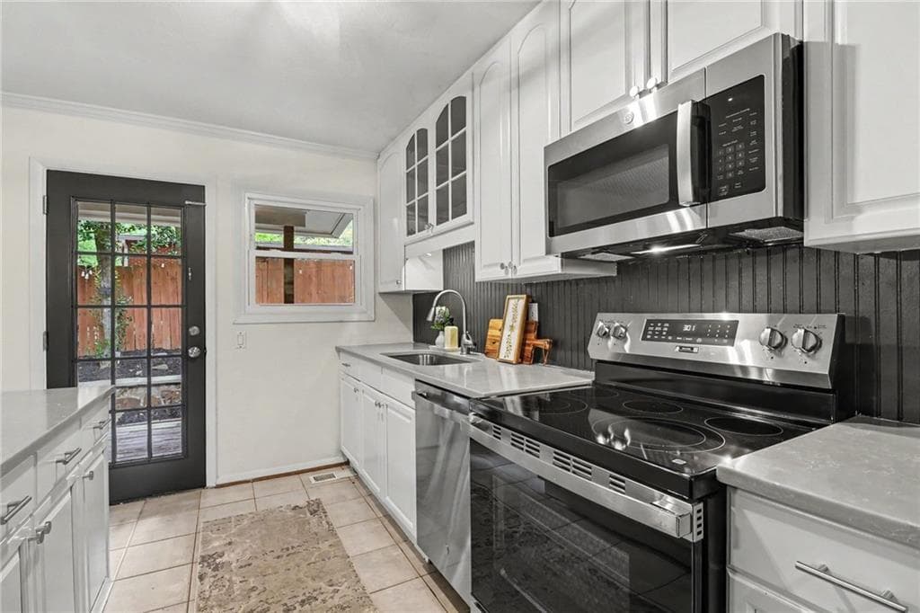 3 bedroom, 2 bathroom, 1,241 sq ft single family residence for sale at 2065 Plantation Lane, Atlanta, GA 30341 — photo 10