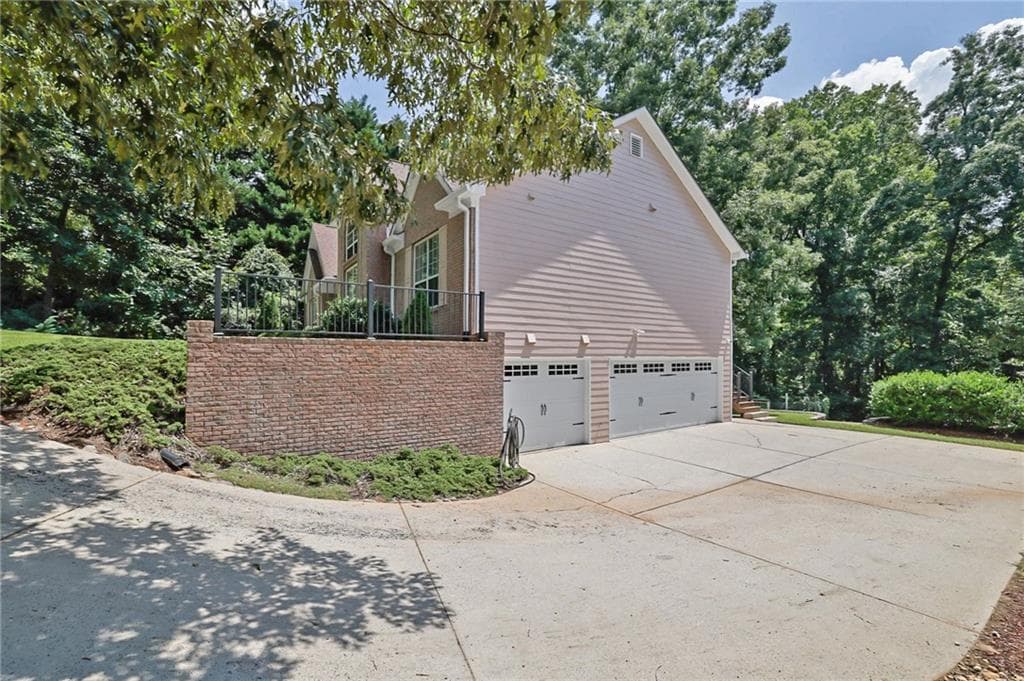 4 bedroom, 3 bathroom, 2,583 sq ft single family residence for sale at 3121 Wildwood Road, Suwanee, GA 30024 — photo 3