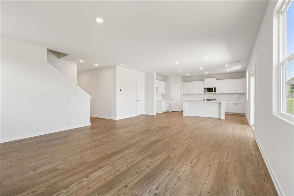 5 bedroom, 4 bathroom, 2,774 sq ft single family residence for sale at 549 Baynes Court, Mcdonough, GA 30253 — photo 4
