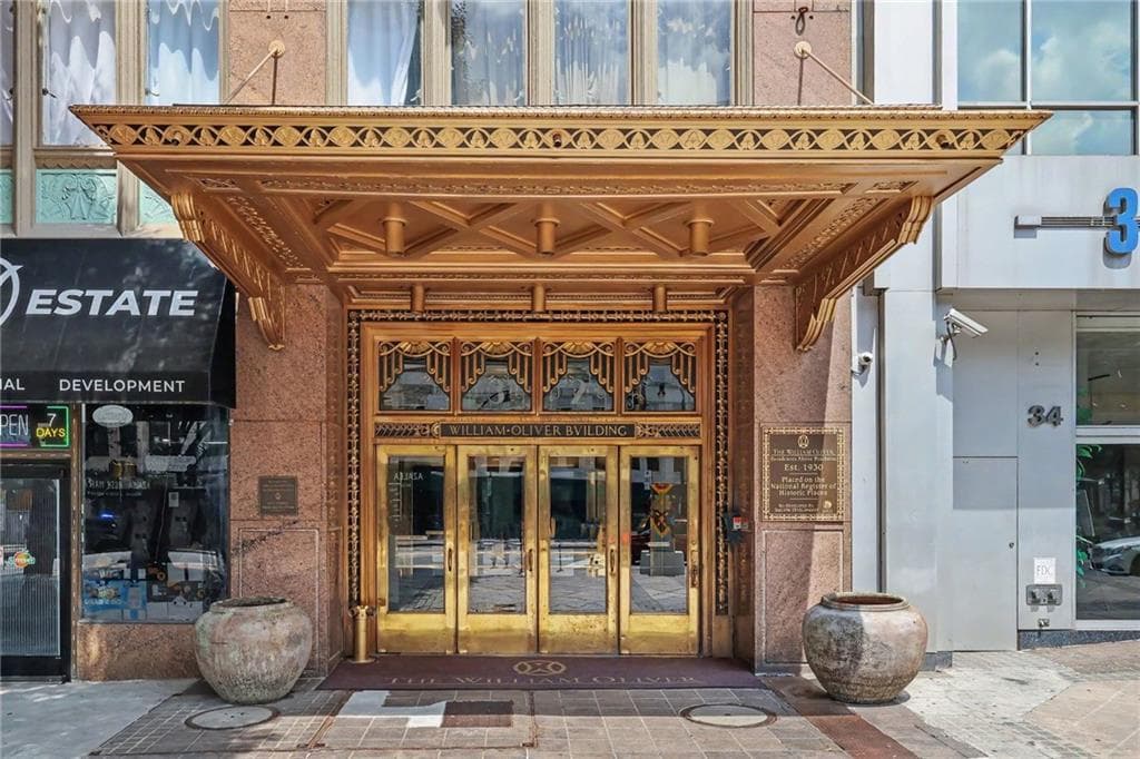 2 bedroom, 2 bathroom, 954 sq ft condominium for sale at 32 Peachtree Street 307, Atlanta, GA 30303