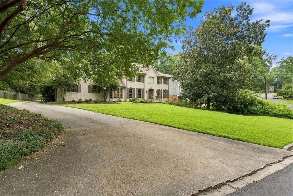 4 bedroom, 5 bathroom, 4,639 sq ft single family residence for rent at 4964 Buckline Crossing, Dunwoody, GA 30338 for $7,000 a month — photo 3