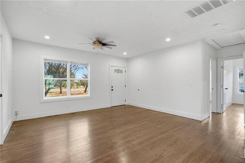 2 bedroom, 2 bathroom, 996 sq ft single family residence under contract at 303 Glen Iris Drive, Monroe, GA 30655 — photo 5