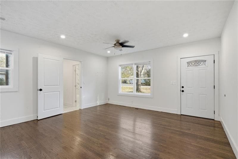 2 bedroom, 2 bathroom, 996 sq ft single family residence under contract at 303 Glen Iris Drive, Monroe, GA 30655 — photo 6