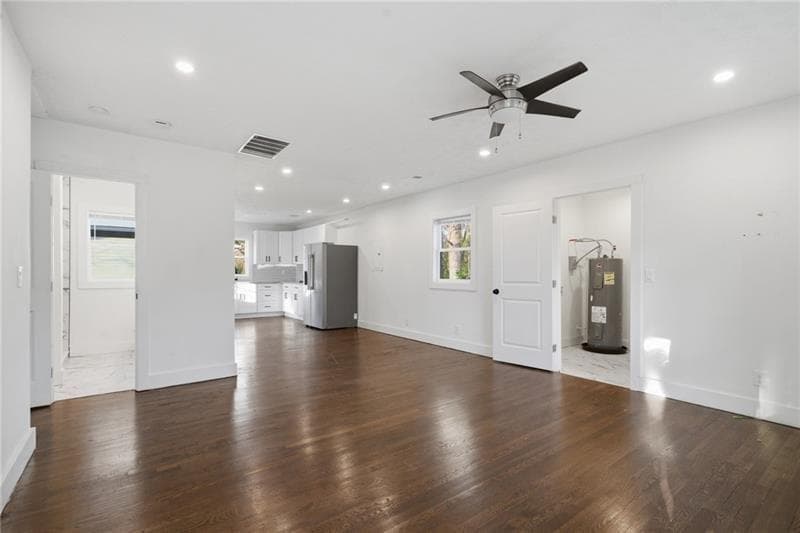 2 bedroom, 2 bathroom, 996 sq ft single family residence under contract at 303 Glen Iris Drive, Monroe, GA 30655 — photo 7