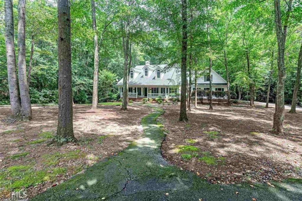 5 bedroom, 4 bathroom, 5,396 sq ft single family residence for sale at 6582 Aquila Drive, Morrow, GA 30260 — photo 2