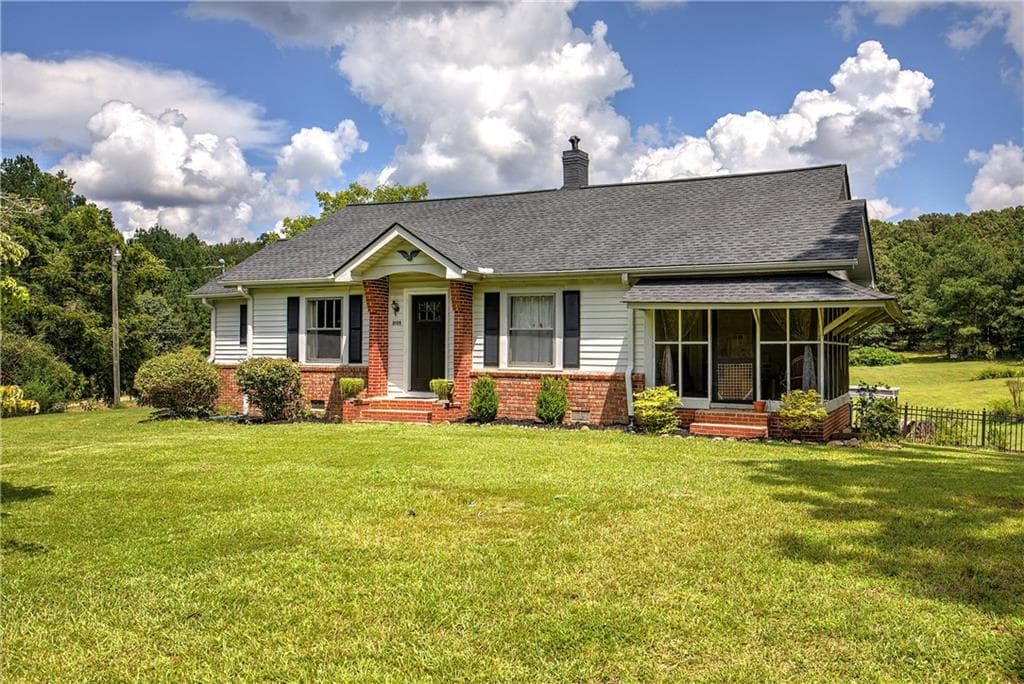 4 bedroom, 3 bathroom, 1,880 sq ft single family residence for sale at 2135 Bellview Road, Rockmart, GA 30153 — photo 2