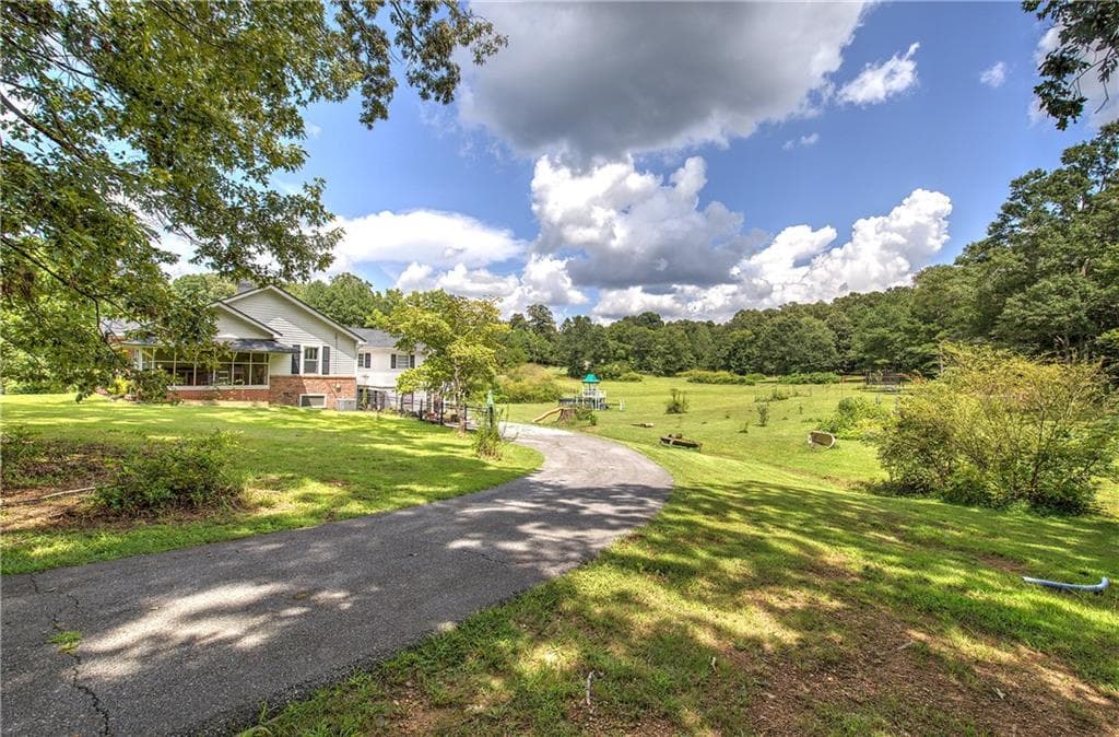 4 bedroom, 3 bathroom, 1,880 sq ft single family residence for sale at 2135 Bellview Road, Rockmart, GA 30153 — photo 4
