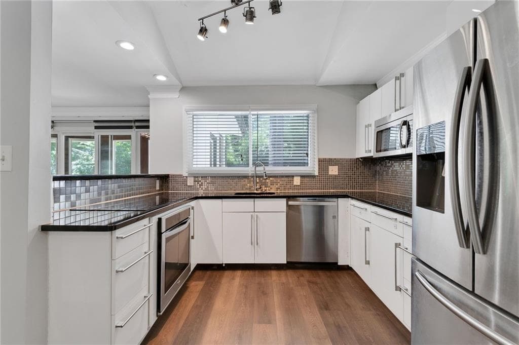 3 bedroom, 3 bathroom, 2,166 sq ft townhouse for sale at 1452 Briaroaks Trail, Atlanta, GA 30329 — photo 10