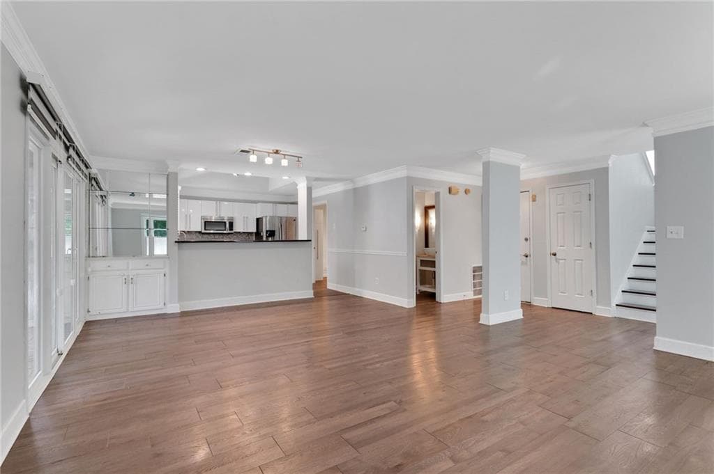 3 bedroom, 3 bathroom, 2,166 sq ft townhouse for sale at 1452 Briaroaks Trail, Atlanta, GA 30329 — photo 6
