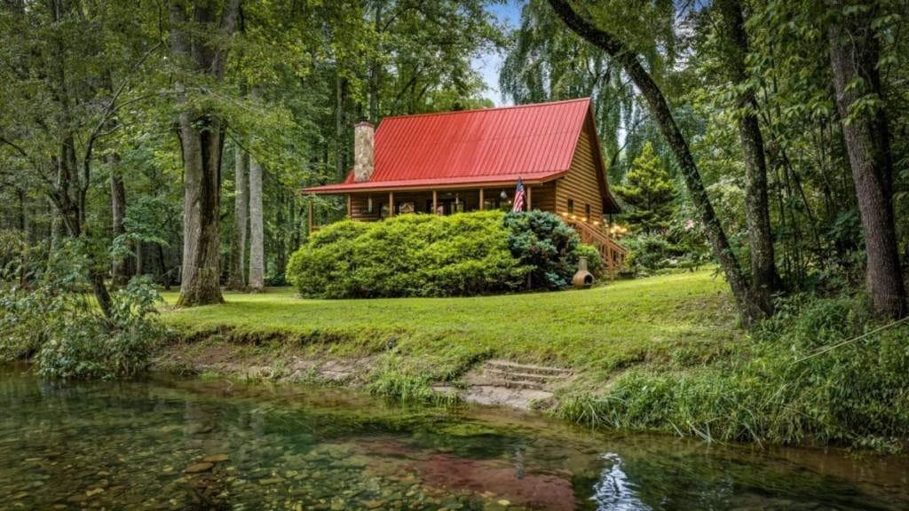 2 bedroom, 2 bathroom, 1,284 sq ft single family residence for sale at 224 Dusty Bryson Drive, Suches, GA 30572 — photo 2