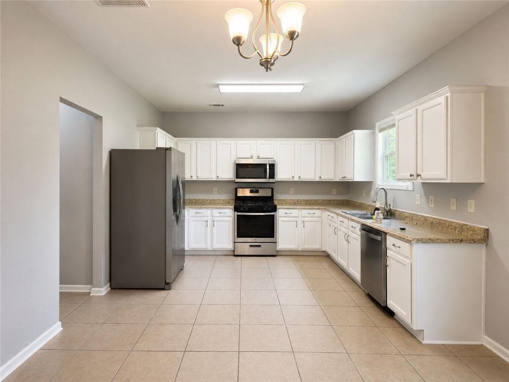 4 bedroom, 3 bathroom, 2,872 sq ft single family residence for rent at 2268 White Alder Drive, Buford, GA 30519 for $2,400 a month — photo 7