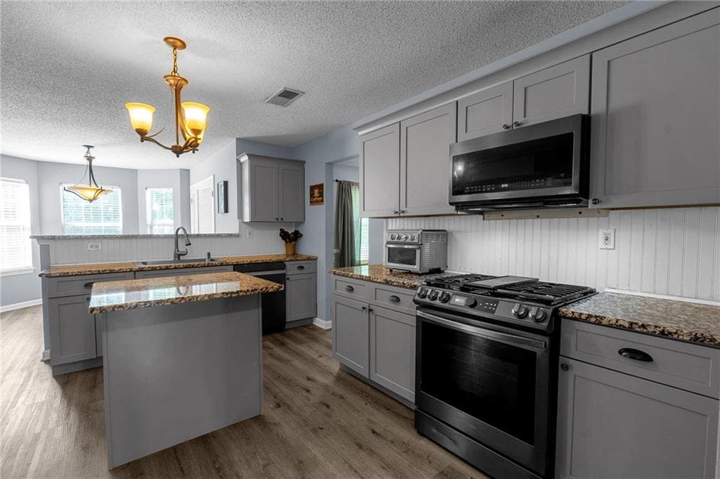 4 bedroom, 3 bathroom, 2,819 sq ft single family residence under contract at 322 Silverleaf Lane, Dallas, GA 30157 — photo 3