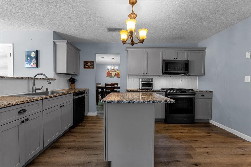 4 bedroom, 3 bathroom, 2,819 sq ft single family residence under contract at 322 Silverleaf Lane, Dallas, GA 30157 — photo 4