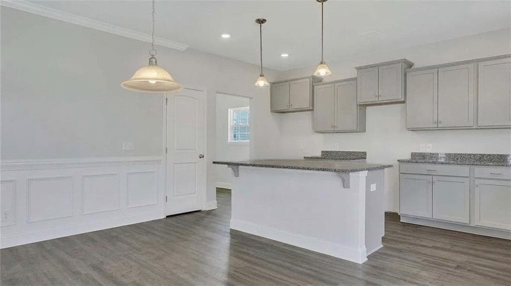 5 bedroom, 3 bathroom, 2,708 sq ft single family residence for sale at 9 Sago Palm Way, Bloomingdale, GA 31302 — photo 4