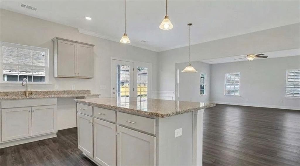 5 bedroom, 3 bathroom, 2,708 sq ft single family residence for sale at 9 Sago Palm Way, Bloomingdale, GA 31302 — photo 5