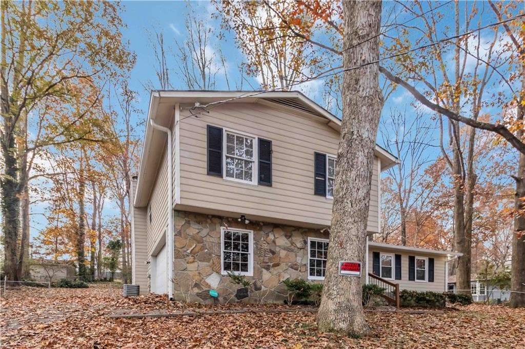3 bedroom, 2 bathroom, 1,676 sq ft single family residence for rent at 888 Chartley Drive, Lilburn, GA 30047 for $2,000 a month — photo 2