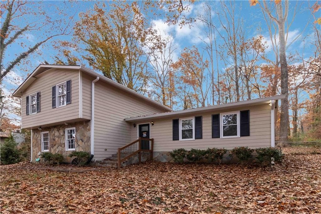 3 bedroom, 2 bathroom, 1,676 sq ft single family residence for rent at 888 Chartley Drive, Lilburn, GA 30047 for $2,000 a month — photo 3