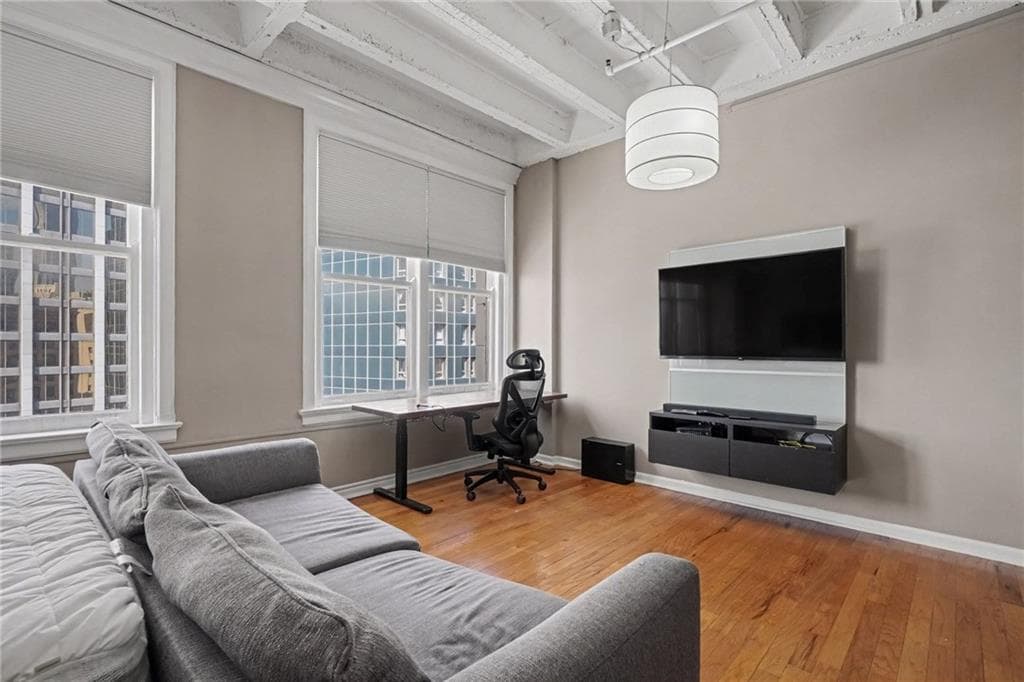 1 bedroom, 1 bathroom, 586 sq ft condominium for sale at 32 Peachtree Street 1405, Atlanta, GA 30303 — photo 3